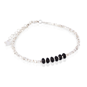 Pulsera de plata con diseño de cristal negro, detalles en plata de ley 925 y cierre de resorte.