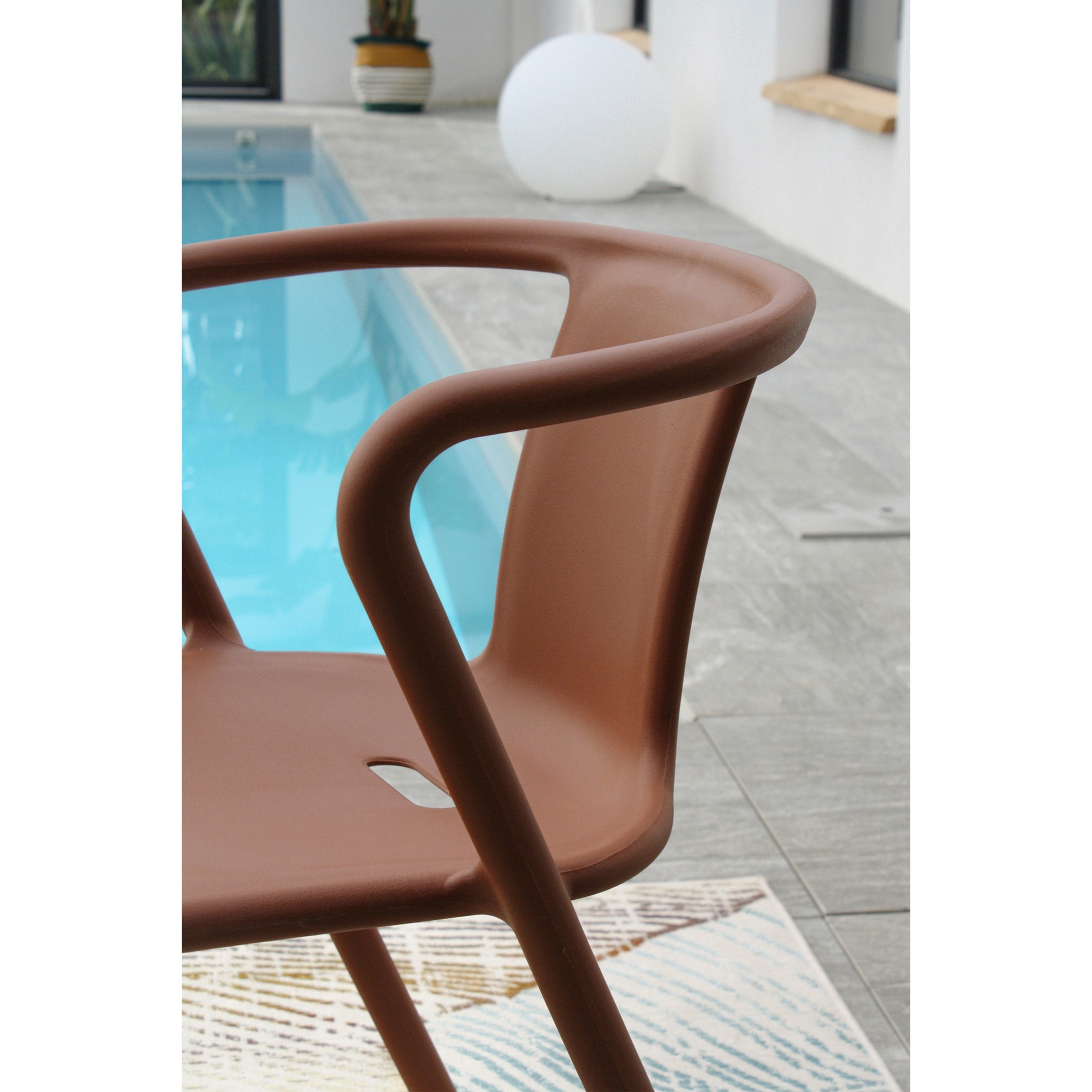 DIEGO - Fauteuil de jardin empilable en Polypropylène terracotta