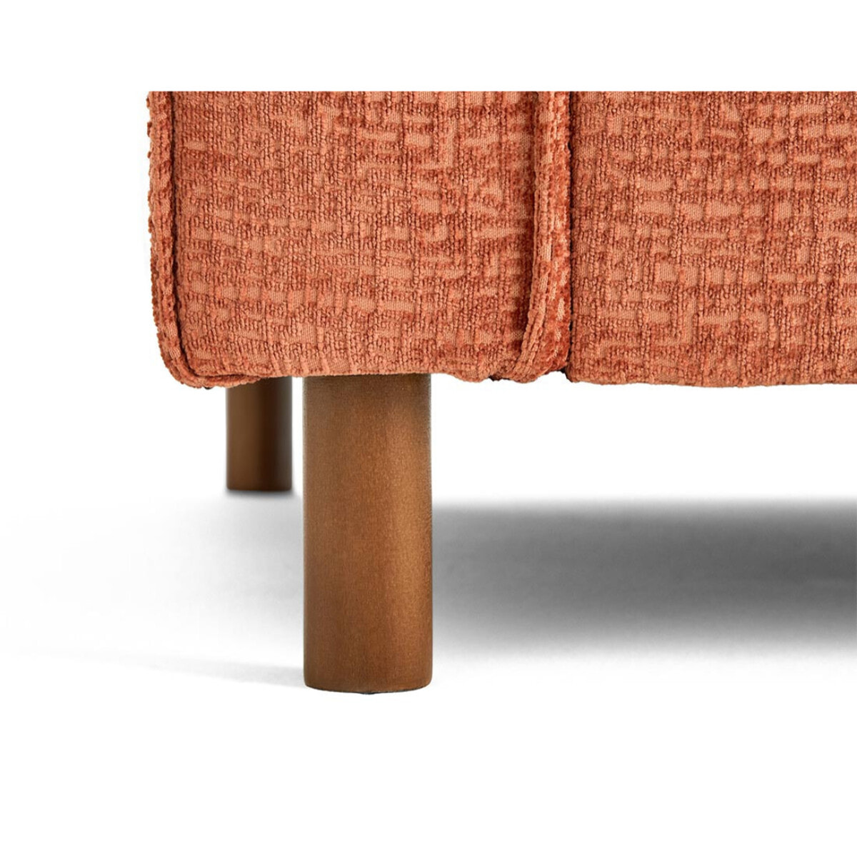 Jake - pouf en tissu velours relief - pieds en bois foncé - Terracotta