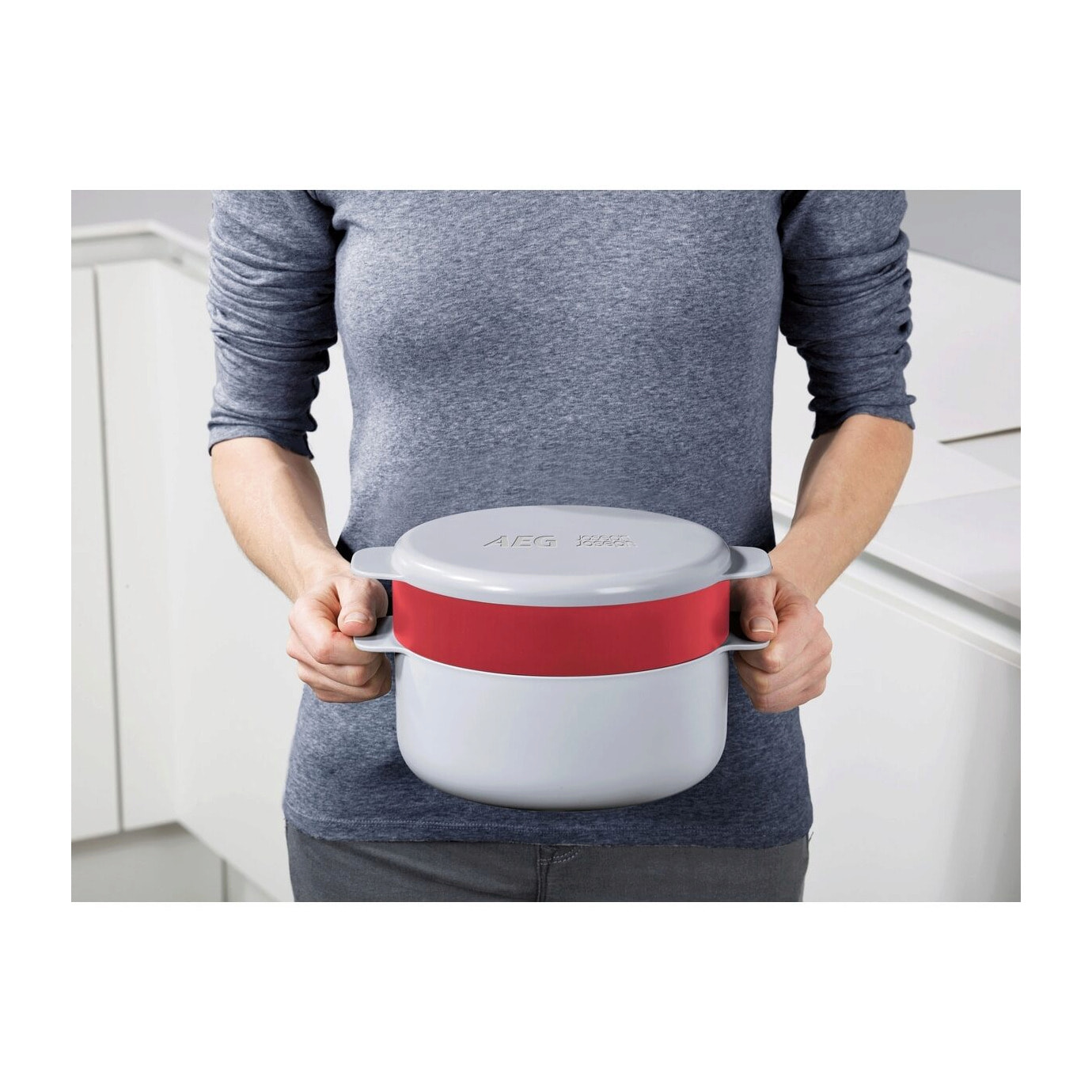 AEG Microondas de 900 W con función microondas y grill OMB6G261TT