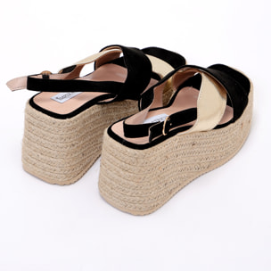 Sandali in simil pelle scamosciata con zeppa in rafia