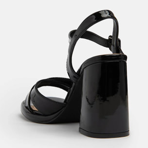 Decolletè con fascette incrociate e tacco ampio - NERO