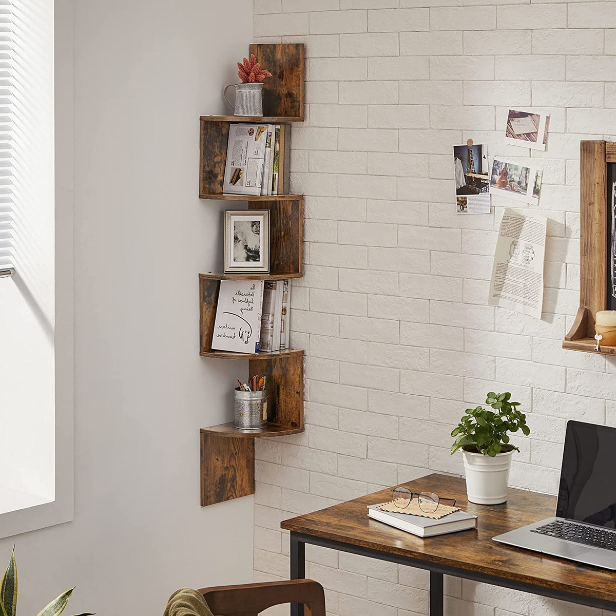 Libreria angolare da parete rustica in legno marrone