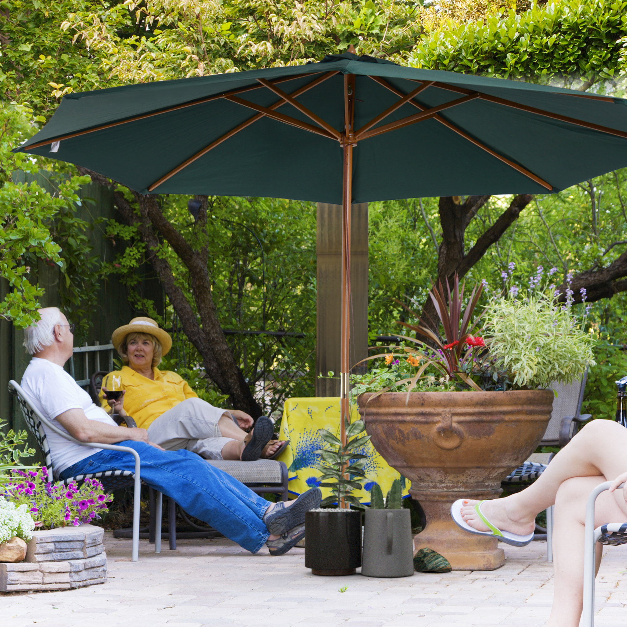 Outsunny Sombrilla Ø300x250 cm Parasol con Poste de Madera con Sistema de Poleas de 8 Varillas con Fijación para Jardín Patio Terraza Verde
