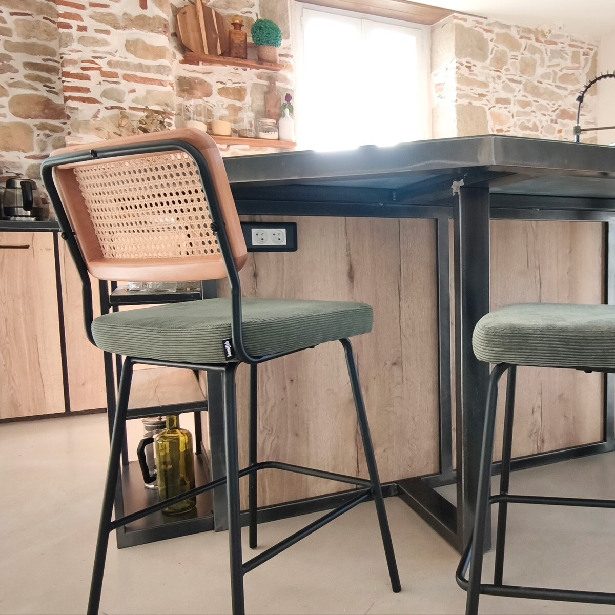 Lot de 2 chaises de bar en cannage et velours côtelé, piètement noir - MUSE