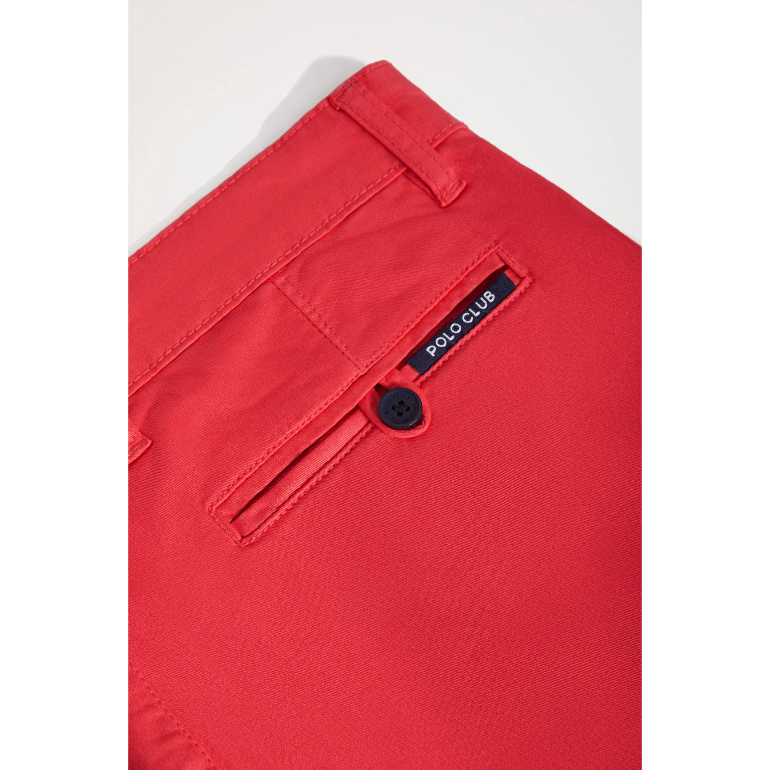 Bermuda relaxed rossi con logo ricamato