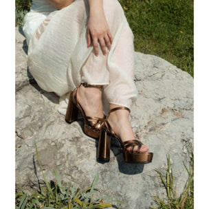 Sandalias de tacón marrones con plataforma