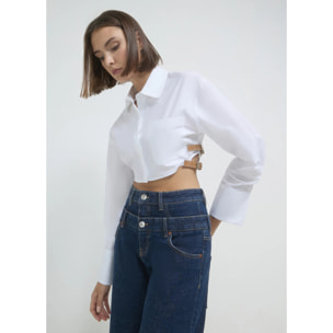 Camicia crop con fibbie laterali