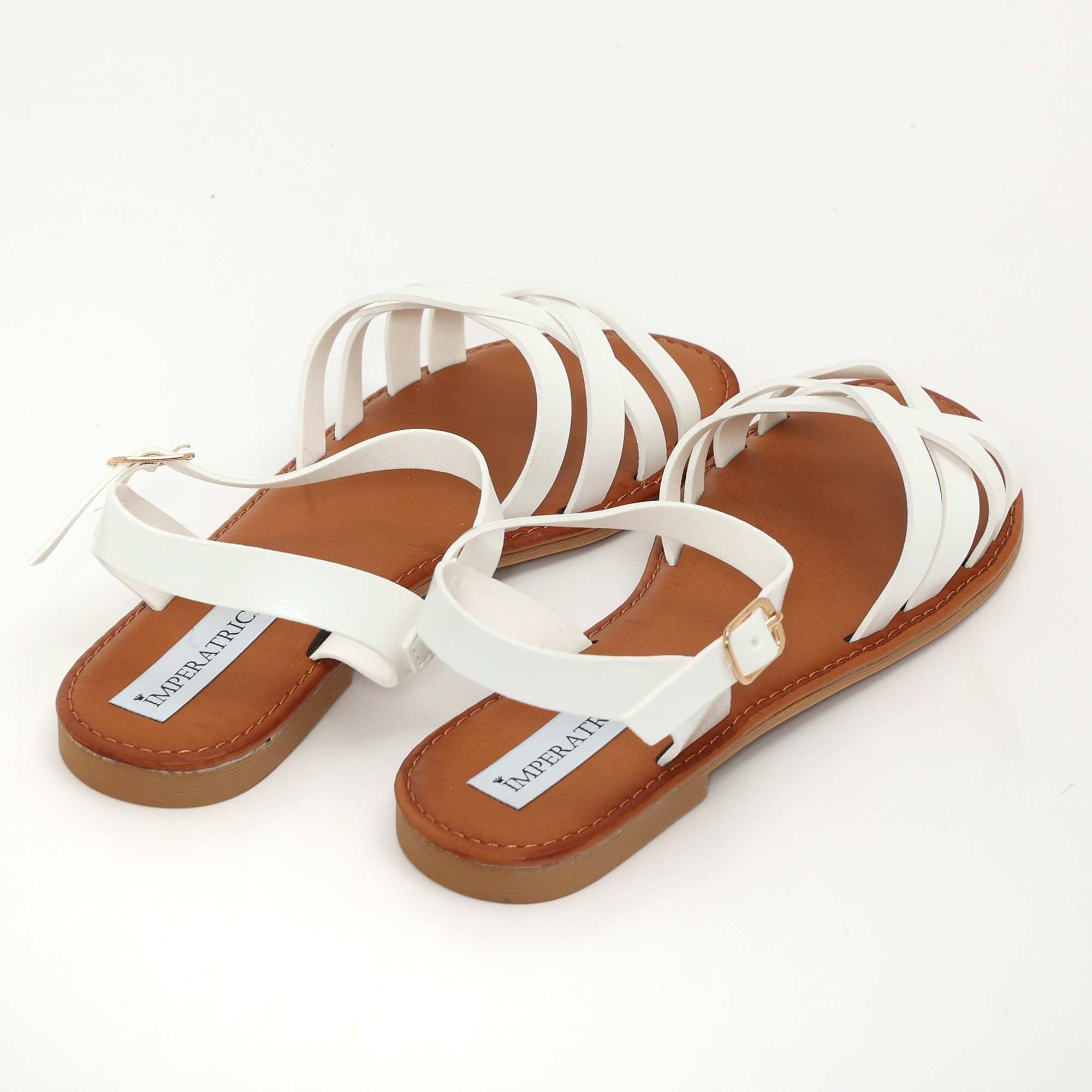 Sandali bassi in simil pelle con fasce incrociate