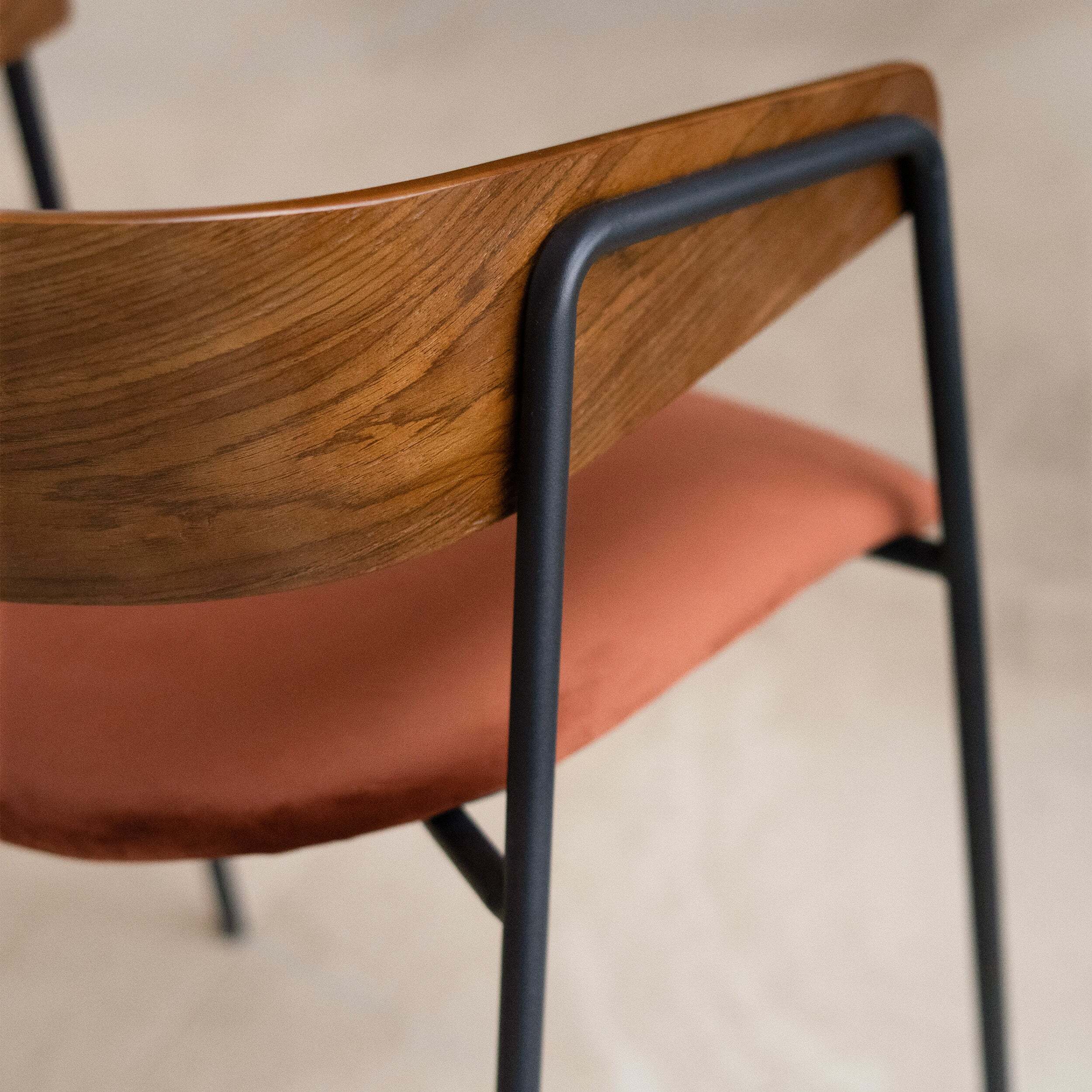 Lot de 2 chaises en velours terracotta et bois de noyer - Esmée