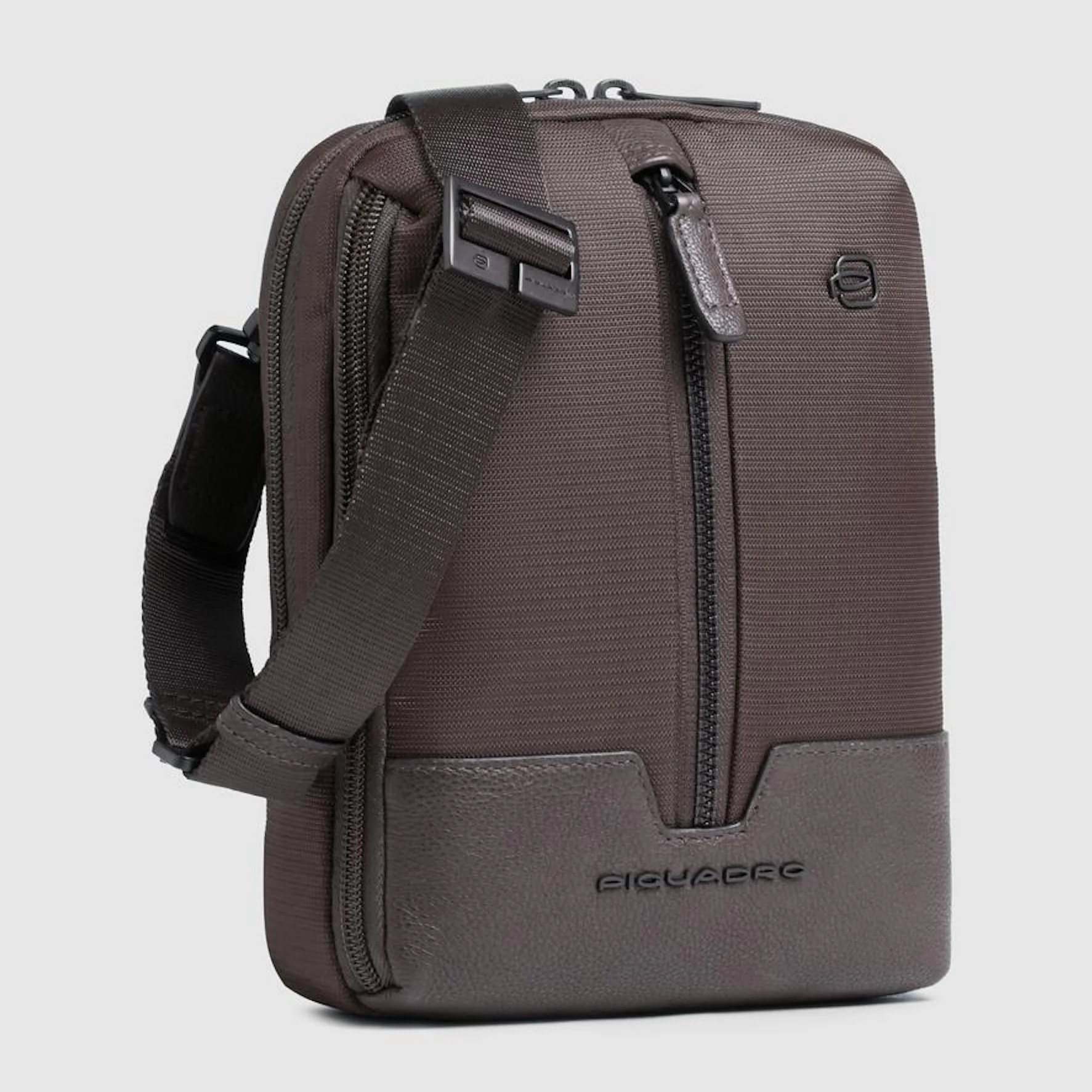 Piquadro Borsello porta iPad®mini in tessuto riciclato e pelle con protezione RFID