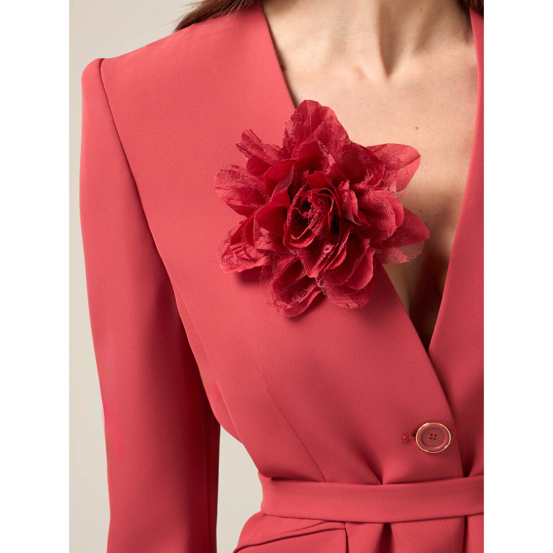 Oltre - Giacca strutturata con fiore decorativo - Rosso