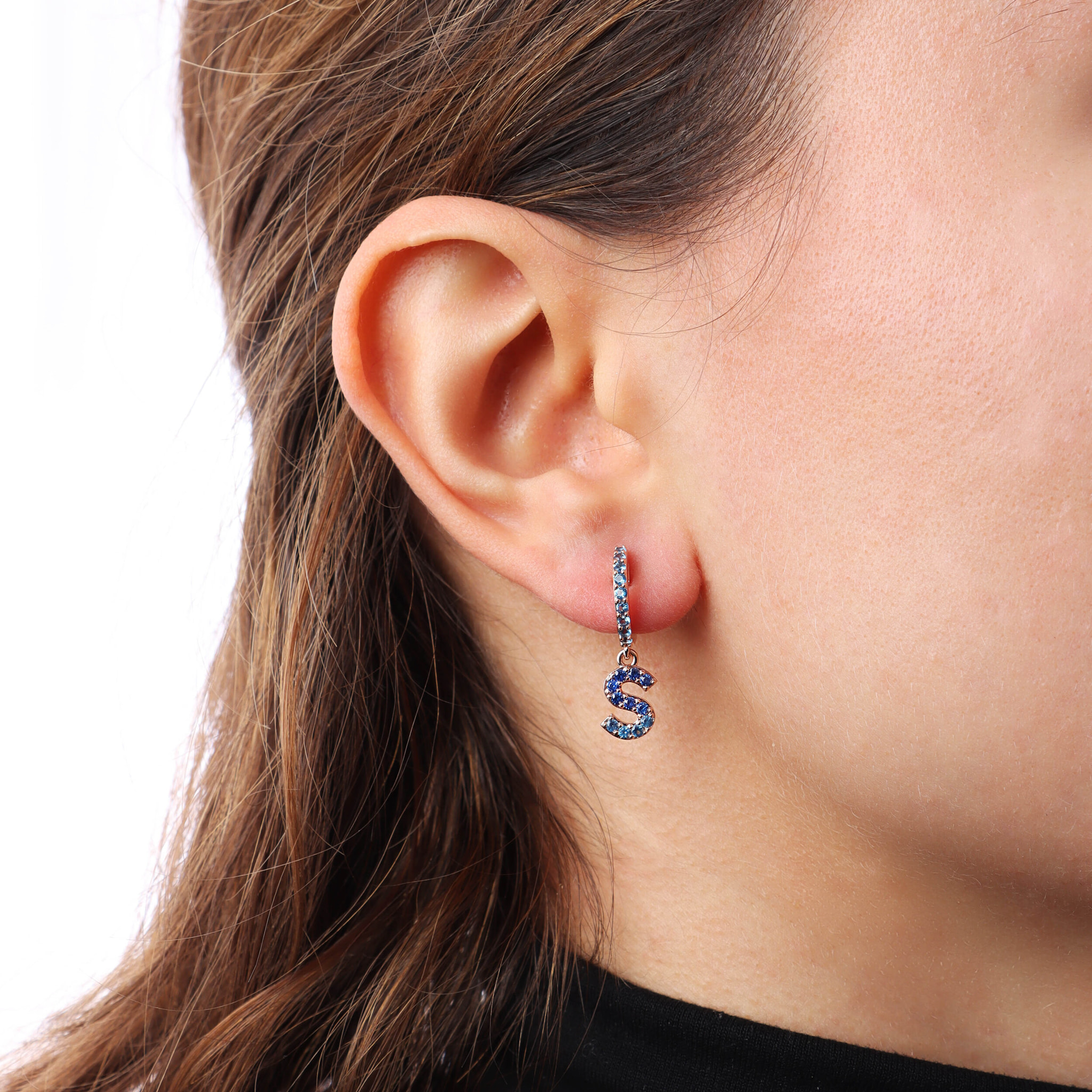 Orecchino Pendente con Lettera S in Pavé di Cubic Zirconia Blu