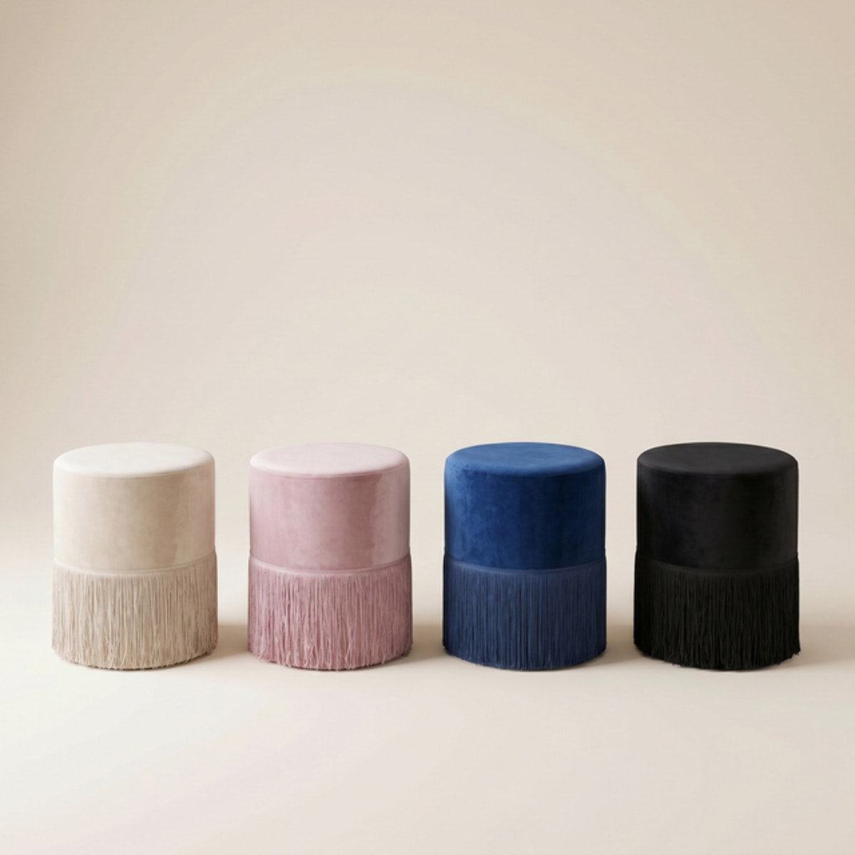 Pouf rotondo in velluto con frange decorative Ø34x40 cm, sgabello imbottito design glamour elegante, seduta decorativa per salotto camera da letto ingresso e cabina armadio, struttura resistente fino a 100 kg