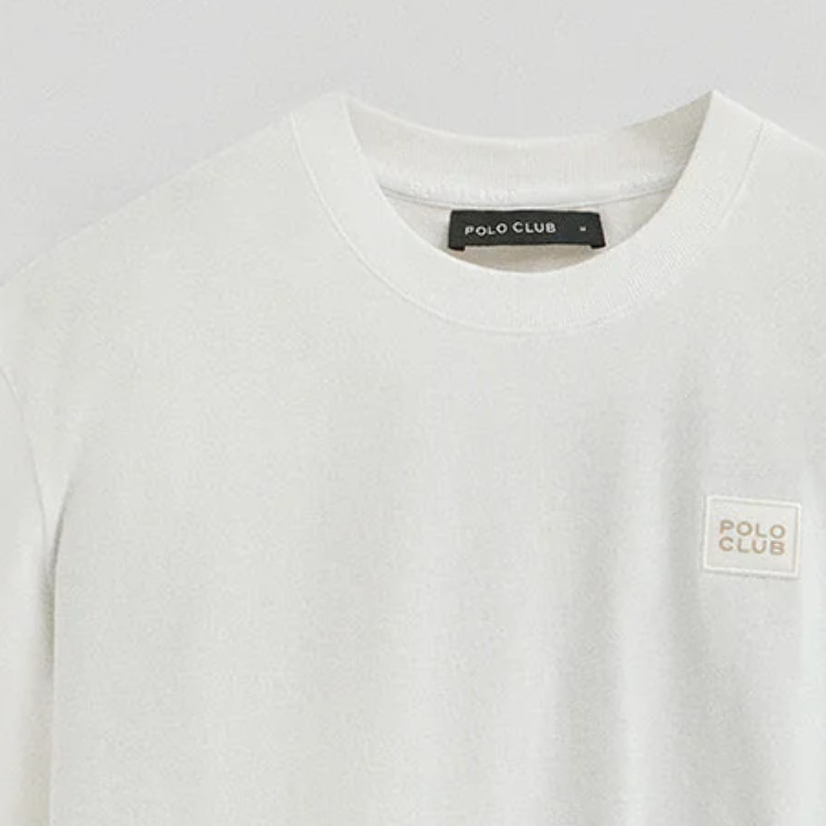 Camiseta blanca con parche personalizado Polo Club