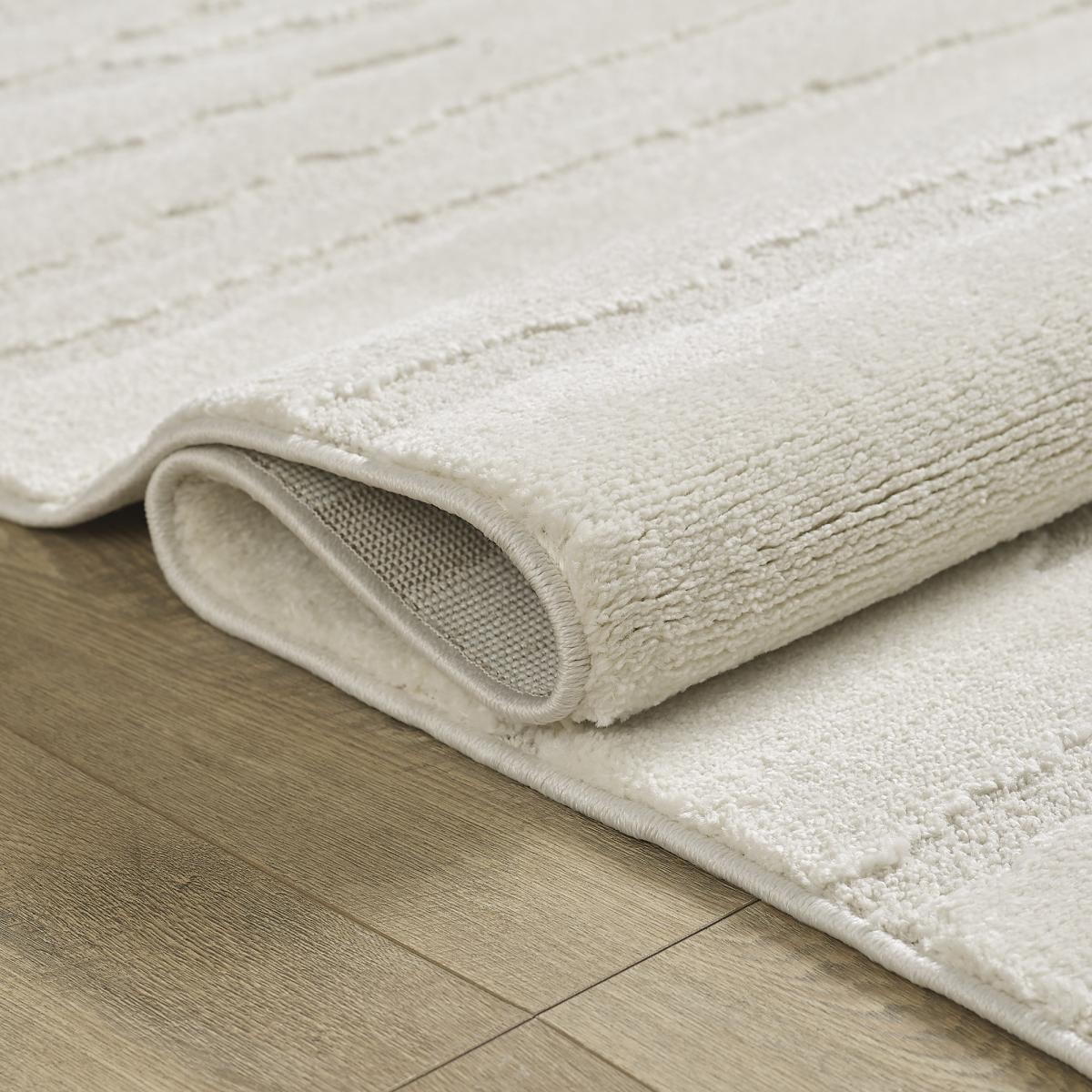 Tapis Tegi en relief avec motif simple et effet faux-uni