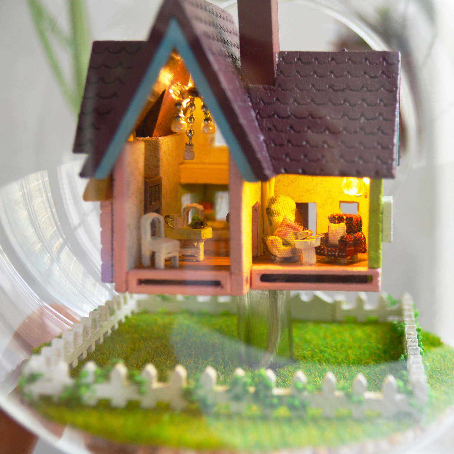 Maqueta miniatura 3D flying house wonderland 12x12x12 cm.