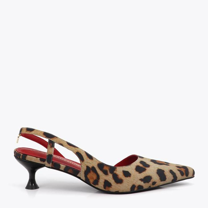Scarpa con tacco alto e scollatura profonda con stampa leopardata