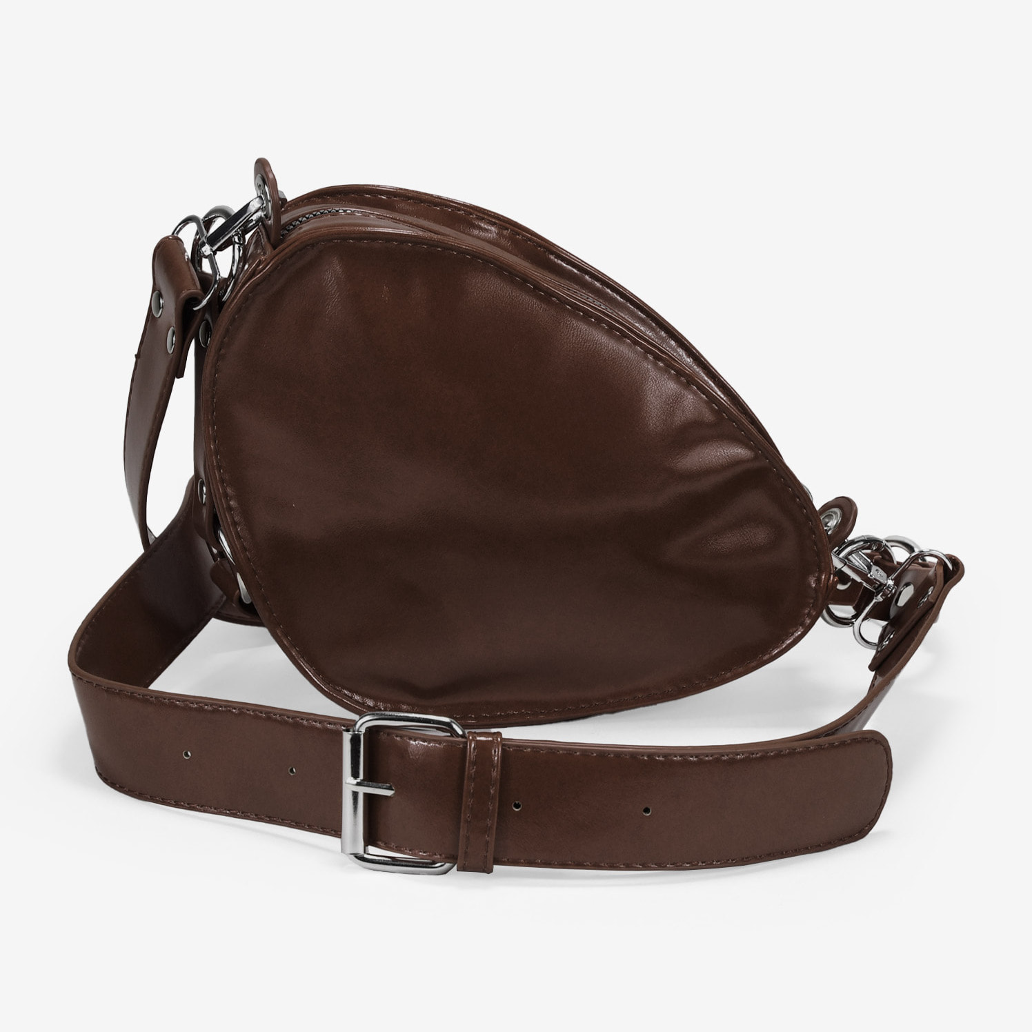 Bolso de hombro marrón con asa de anillas