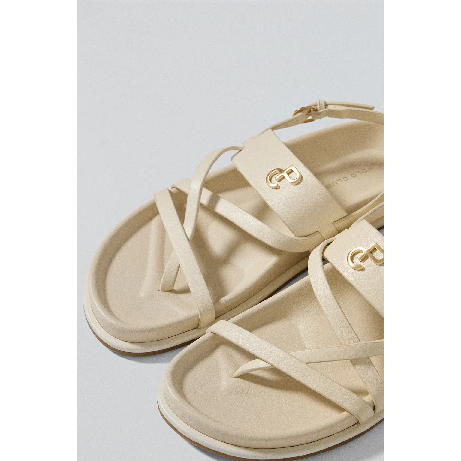 Sandalia beige de tiras Allegra tipo bio con detalle metálico