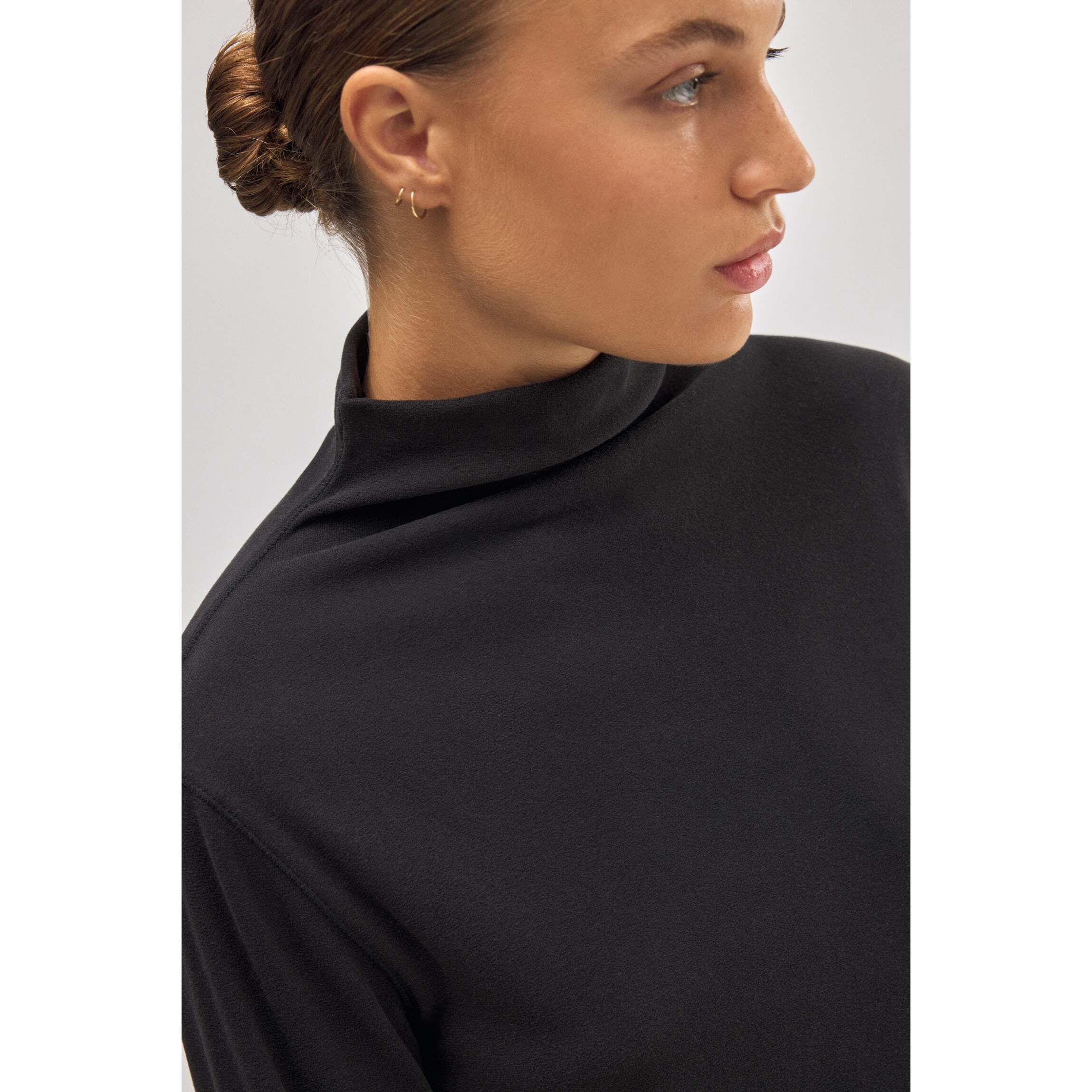 Maglietta termica con colletto sportivo nero