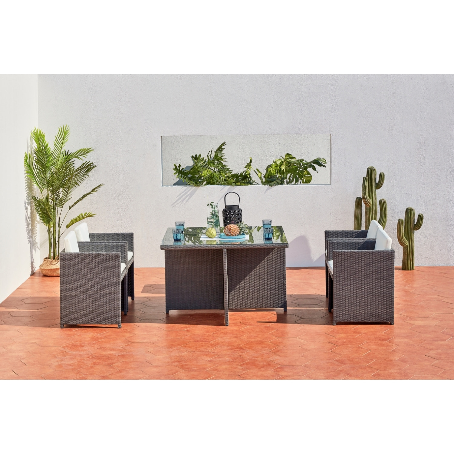 Table et chaises 4 places encastrables en résine gris-blanc REGINA