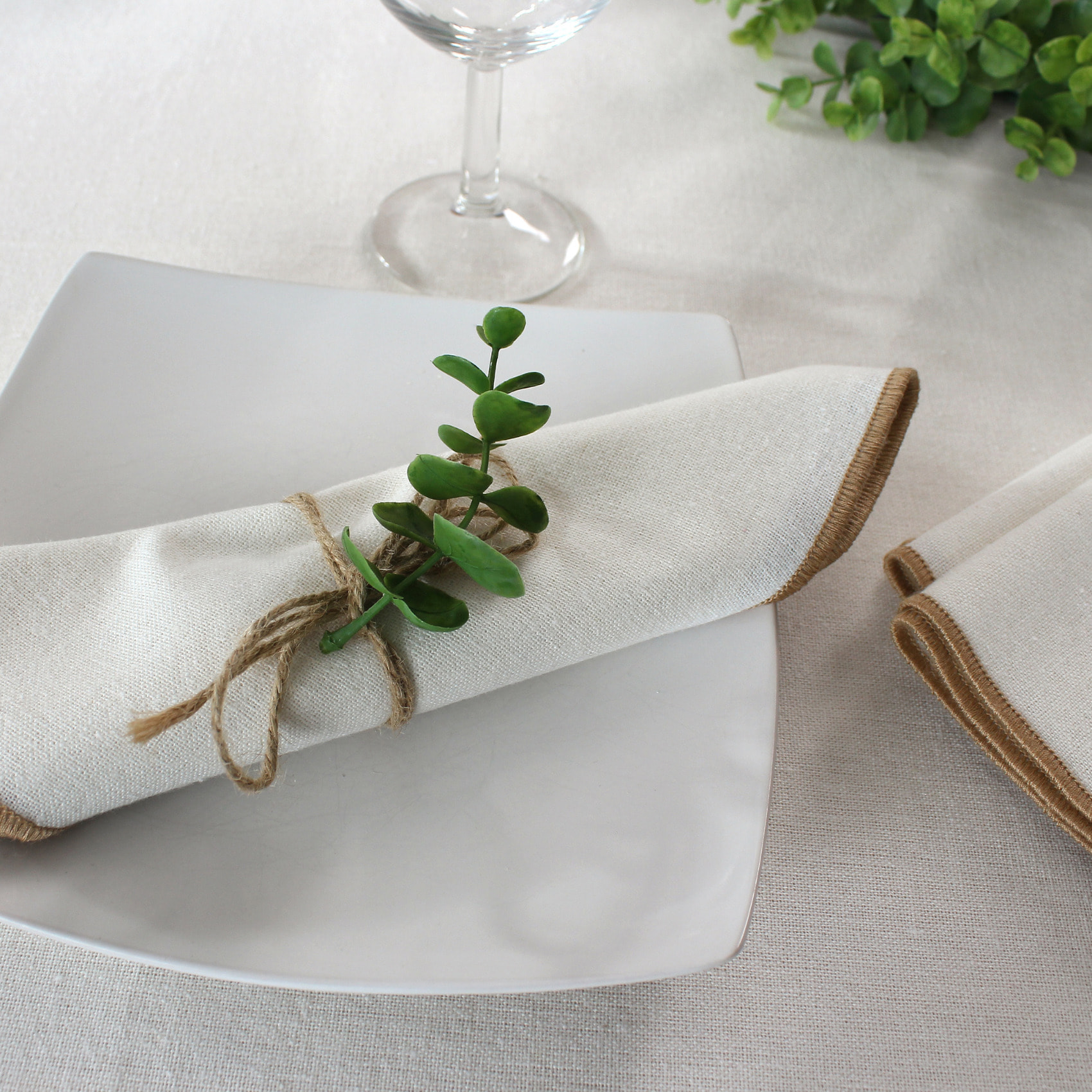 Serviette de table unie et bourdonnée - Ecru