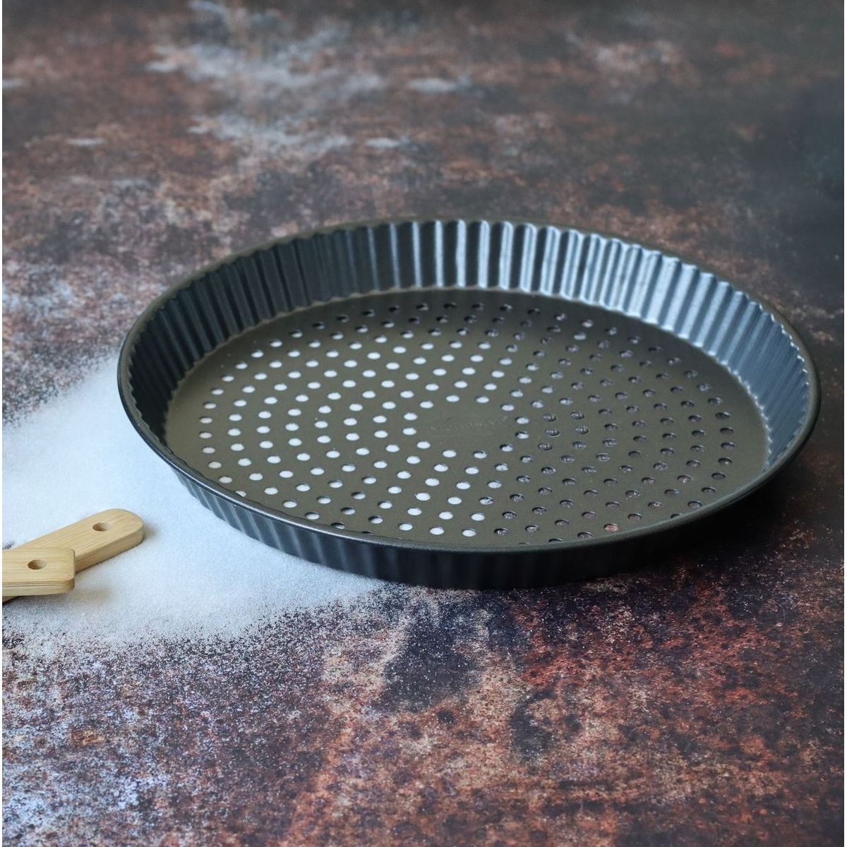 Moule à tarte perforé en acier carbone 30cm AMANDINE