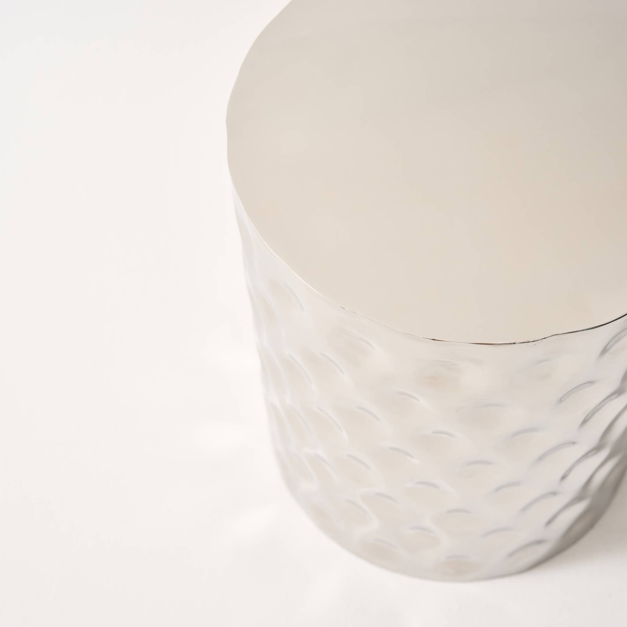 Table d'appoint. bout de canapé. table de chevet acier émaillé chromé Ø33 x H 41cm - Mira