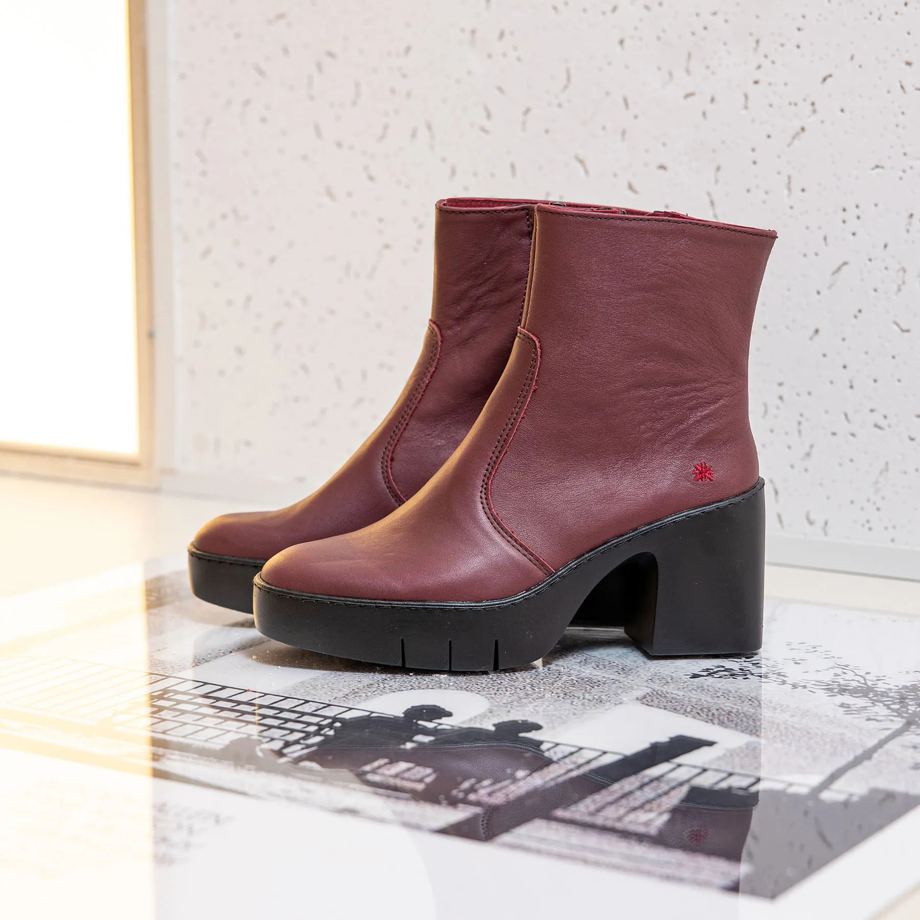 Botines con tacón 1656 NOBUCK BURDEOS/SOFIA color Burdeos