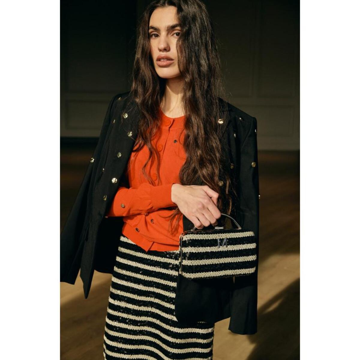 Blazer aderente con dettaglio di borchie rotonde