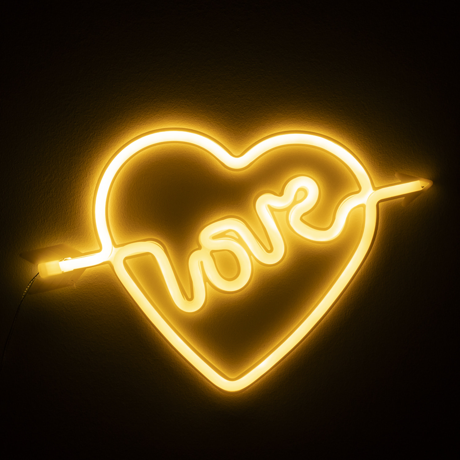 Ciondolo giallo fluo con design Love Heart.