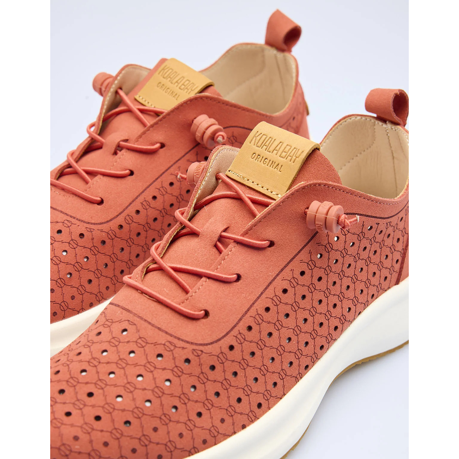 Sneaker Troquelado Caldera - Layne