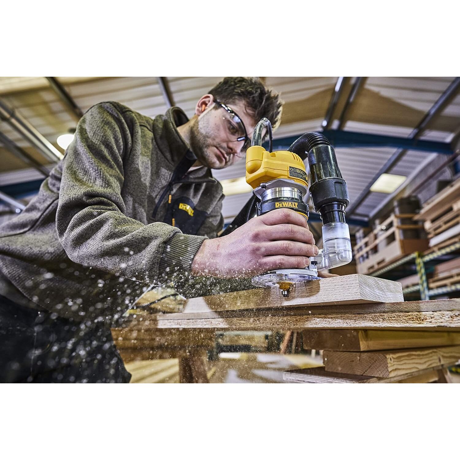 Affleureuse de paume compacte 900 W 6-8 mm - DEWALT - D26200-QS