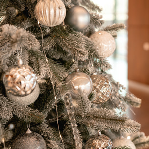 Conjunto de 60 bolas de navidad en color plata en varios diseños y acabados