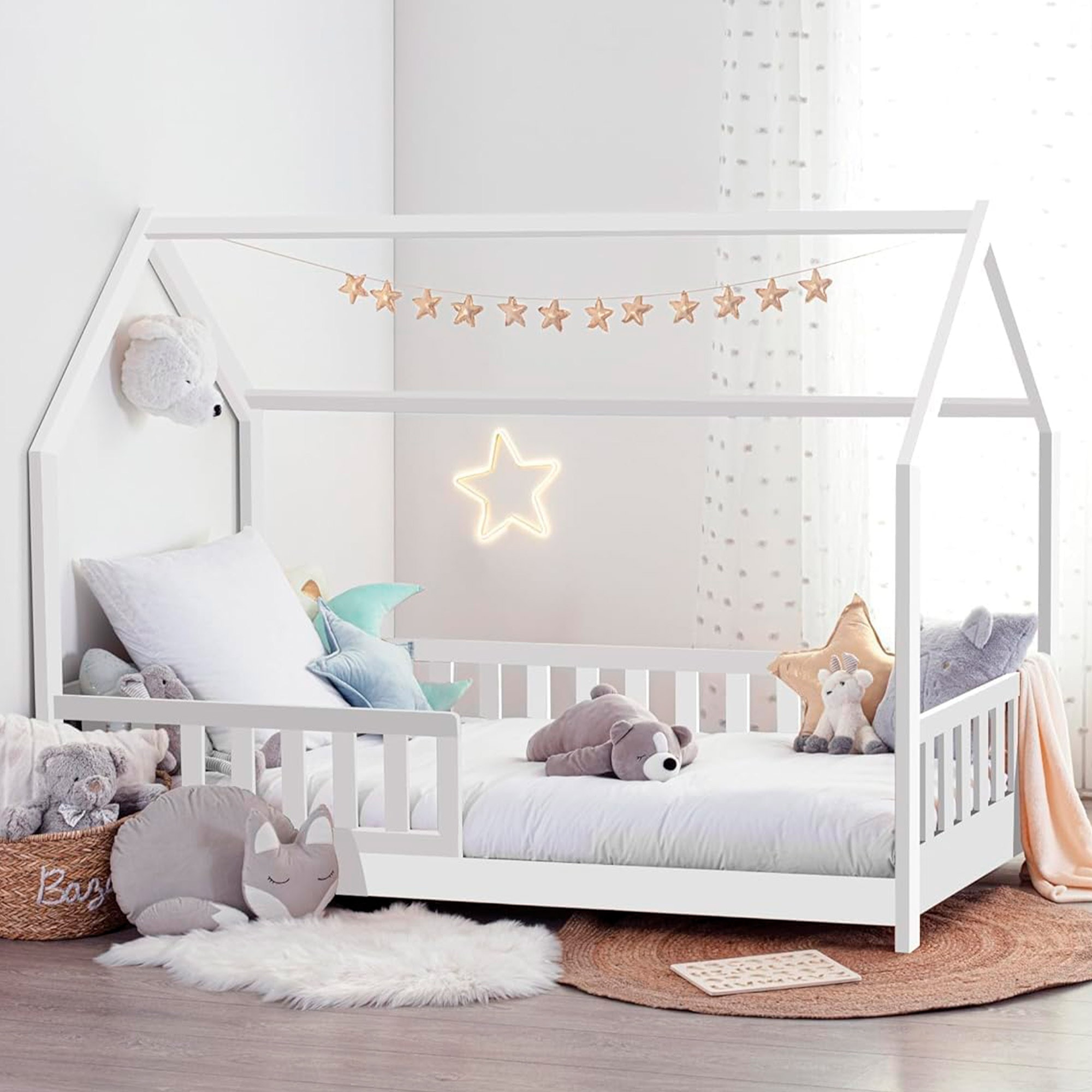 Cama infantil modelo cabaña de pino lacada en blanco 90x190cm