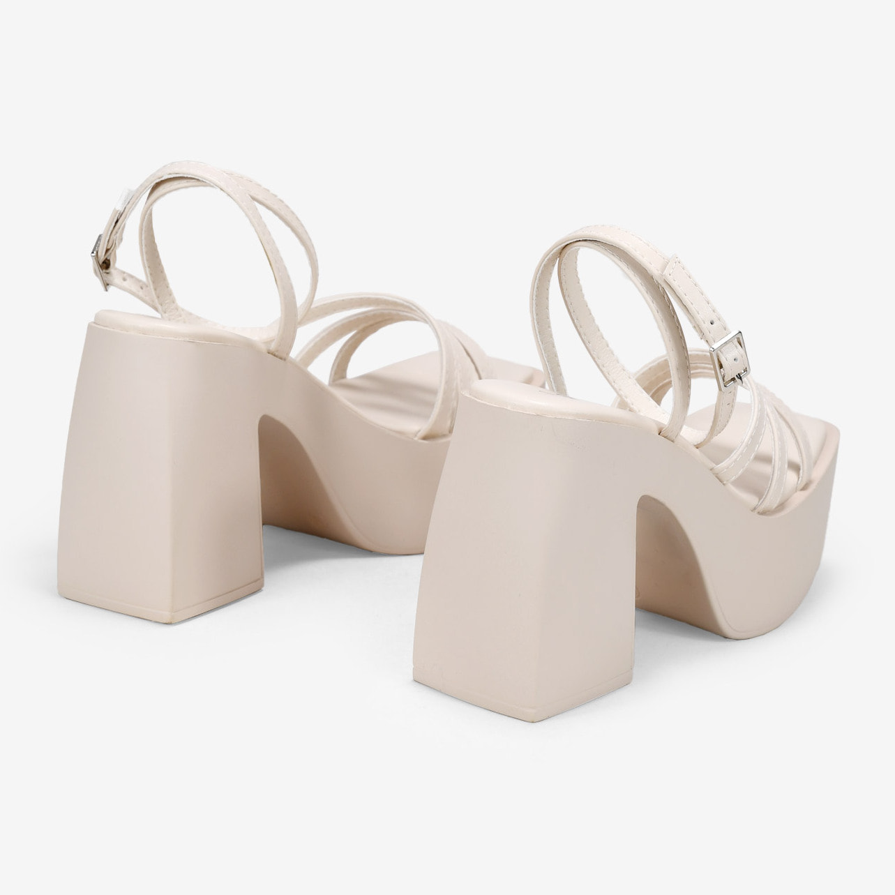 Sandalias de tacón ancho beige con plataforma
