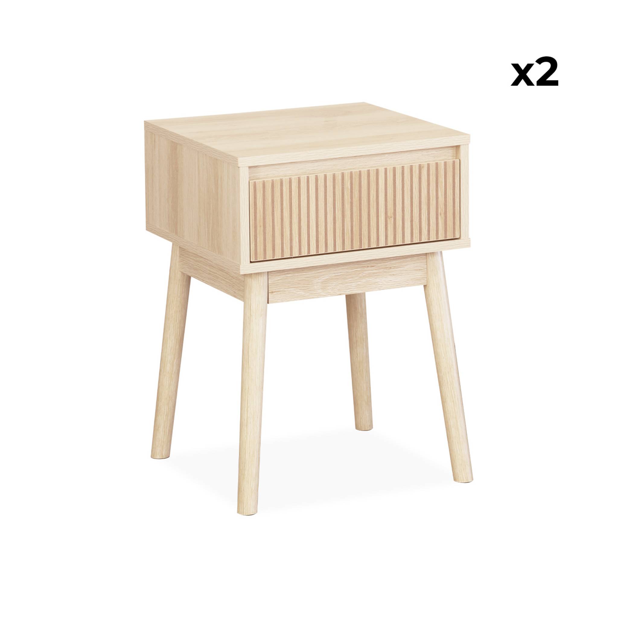 Lot de 2 tables de chevet avec un tiroir. Panneaux stratifiés couleur naturelle. Pied en bois de sapin.  L 39 x 39 x H 55.4cm LINEAR