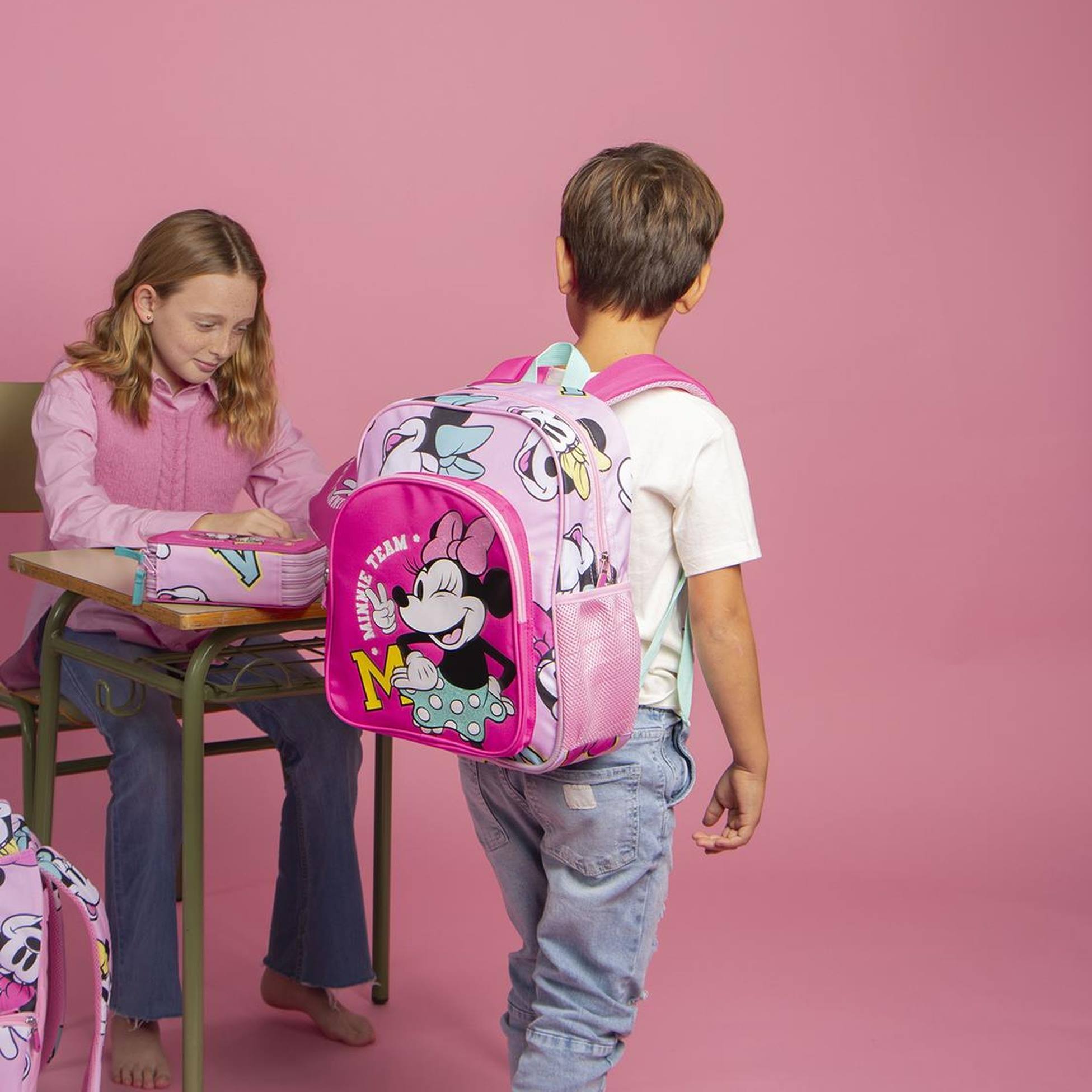 Mochila escolar de minnie - color fucsia - 31 x 12 x 38 cm - cierre de cremallera - asa ajustable - mochila resistente y duradera