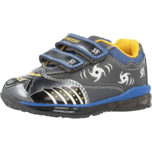 Zapatillas Niño de la marca GEOX  modelo B TODO B. C con luces GRIS