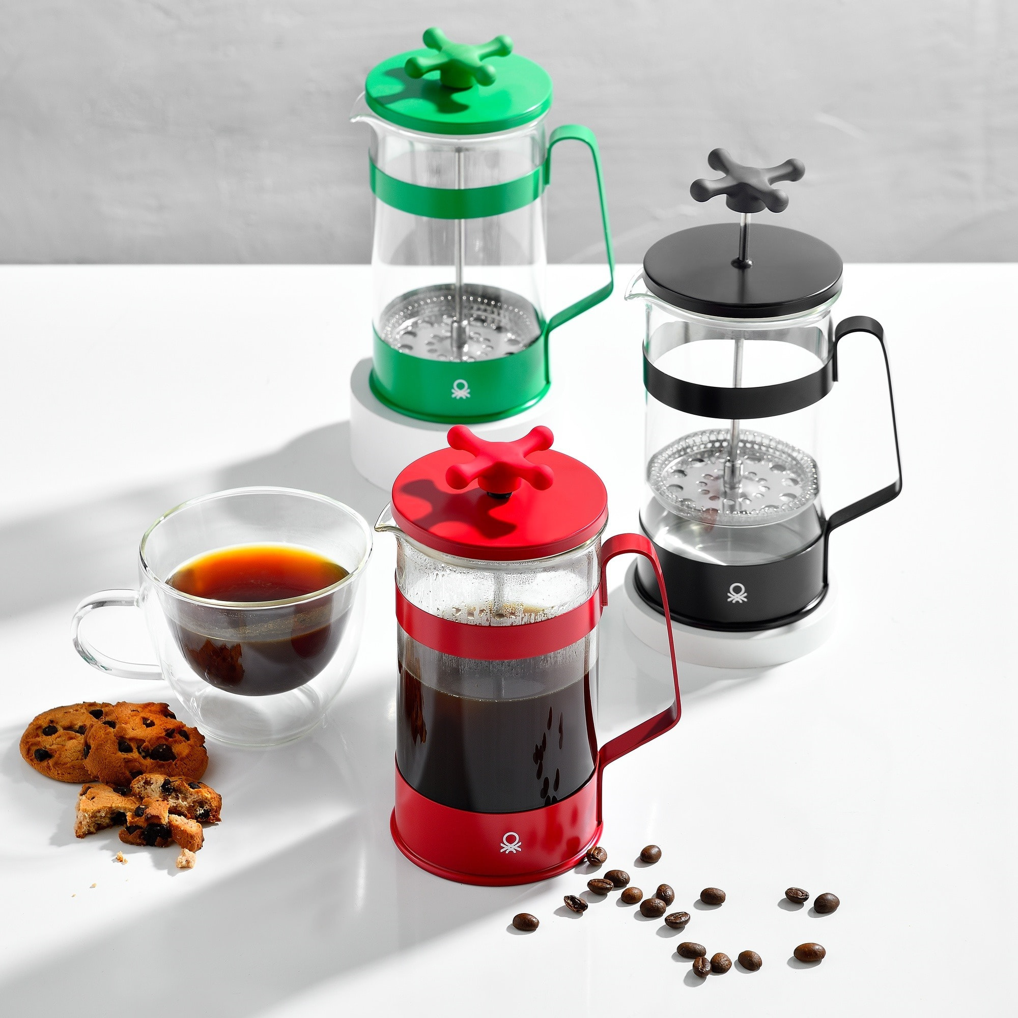 Cafetera con émbolo 600ml roja + set de 4 tazas (rojo y verde) raibow benetton.