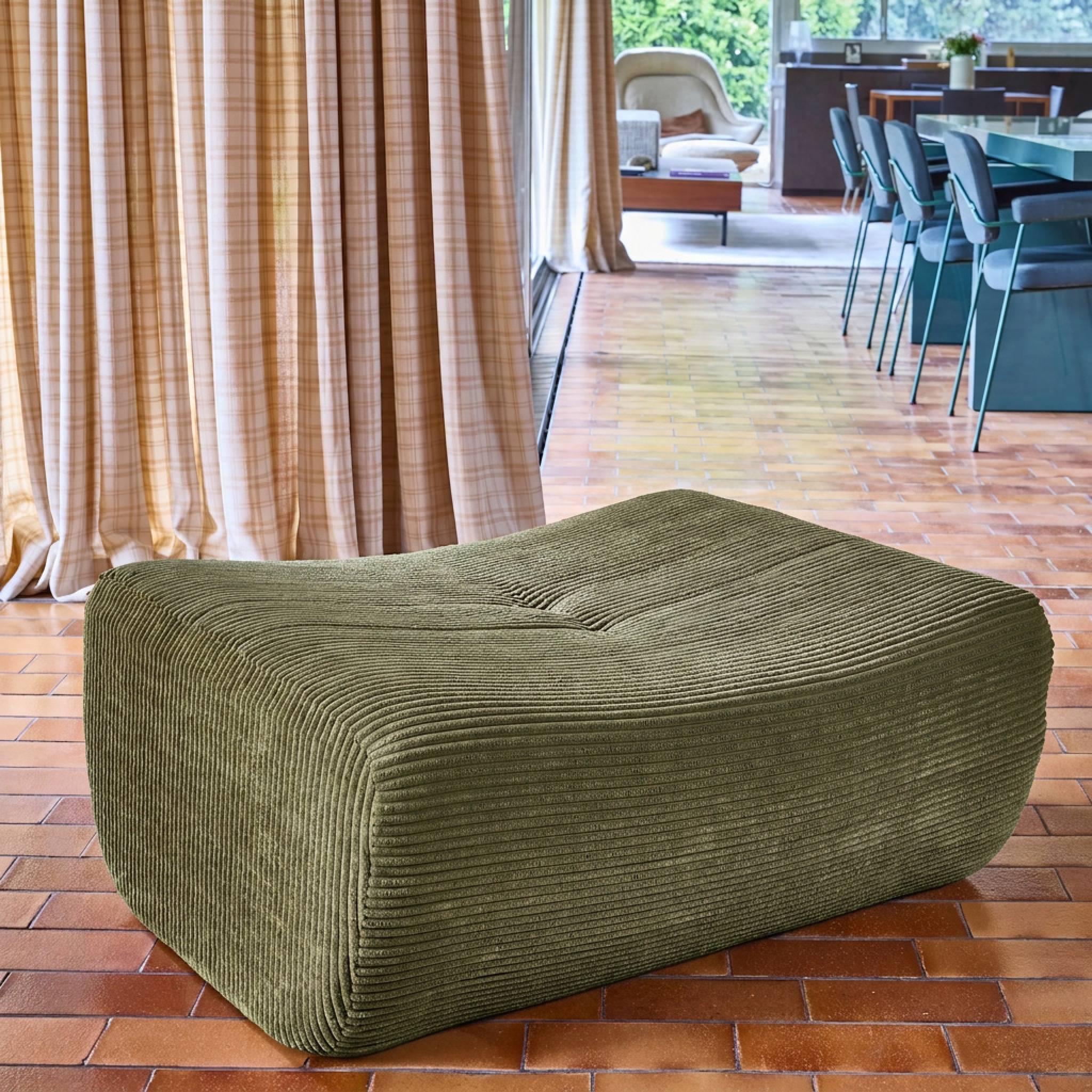 Pouf, repose-pieds pour chauffeuse Sokol velours côtelé SOKOL