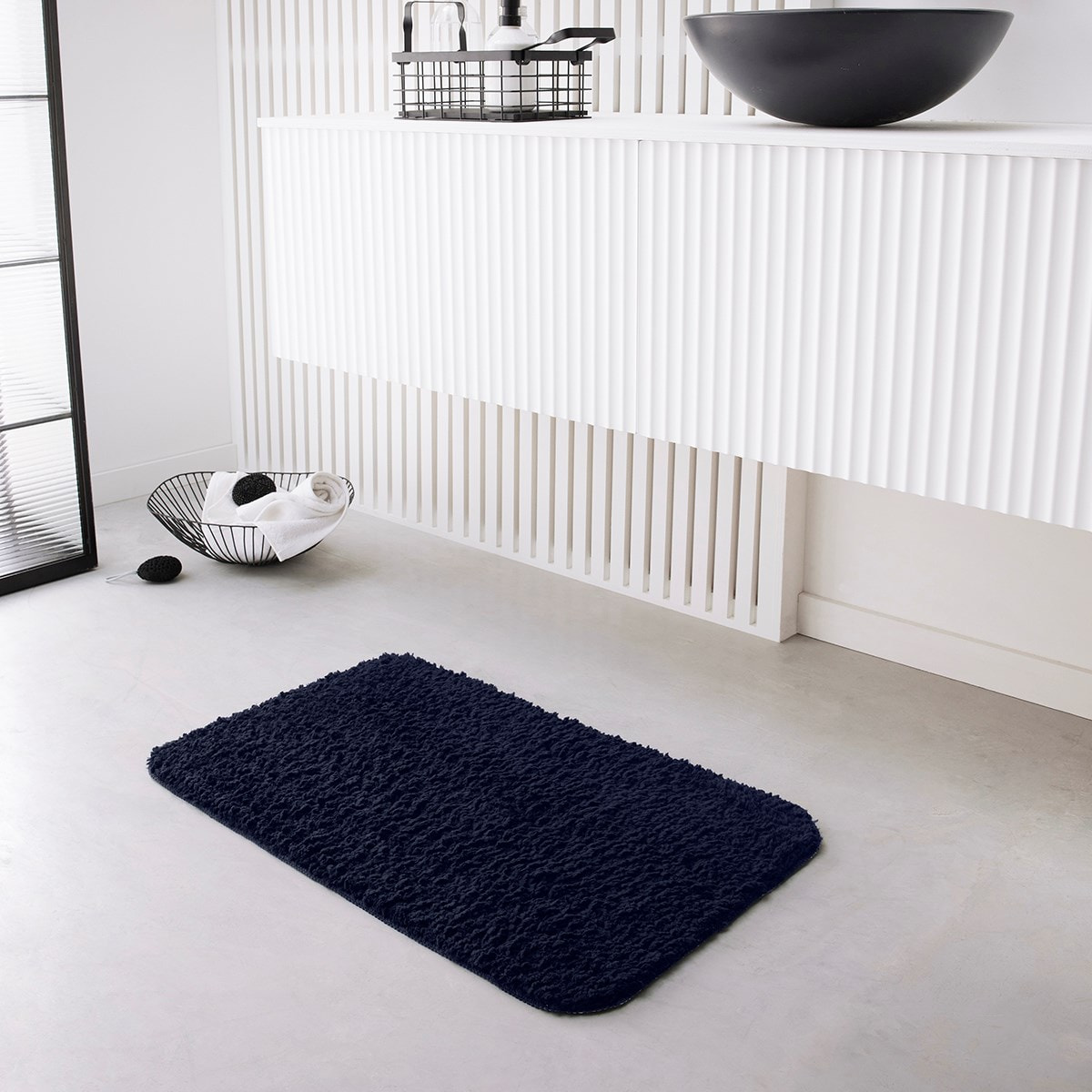 Tapis de bain tufté uni ESSENTIAL bleu marine