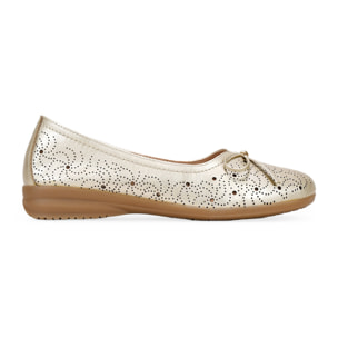 Bailarinas doradas en piel cortadas a láser