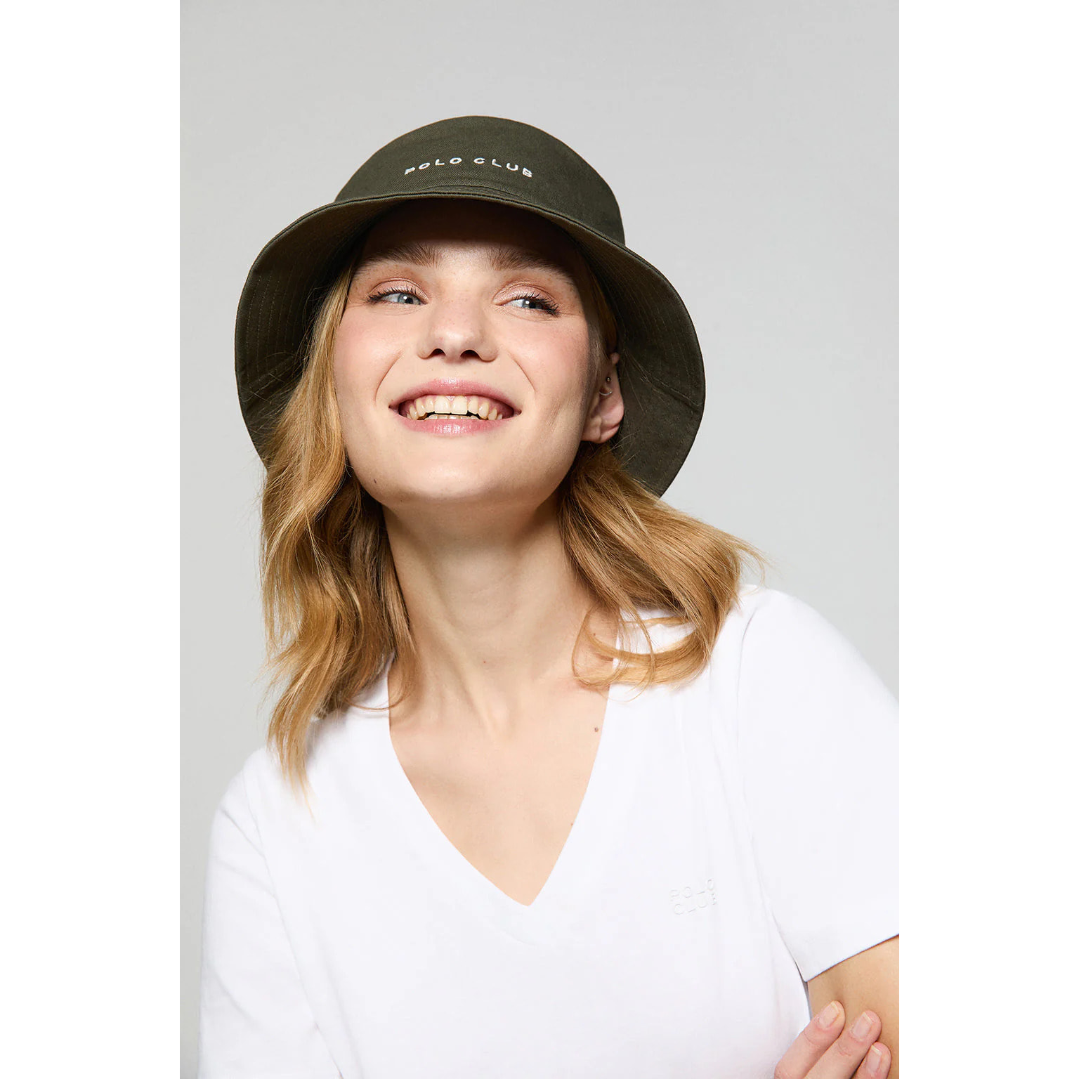 Cappello bucket verde cachi con logo ricamato minimal Polo Club
