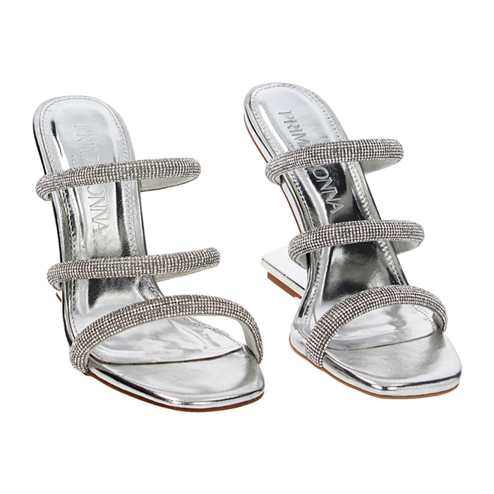 Sandalias con tacón plateado en laminado con piedras