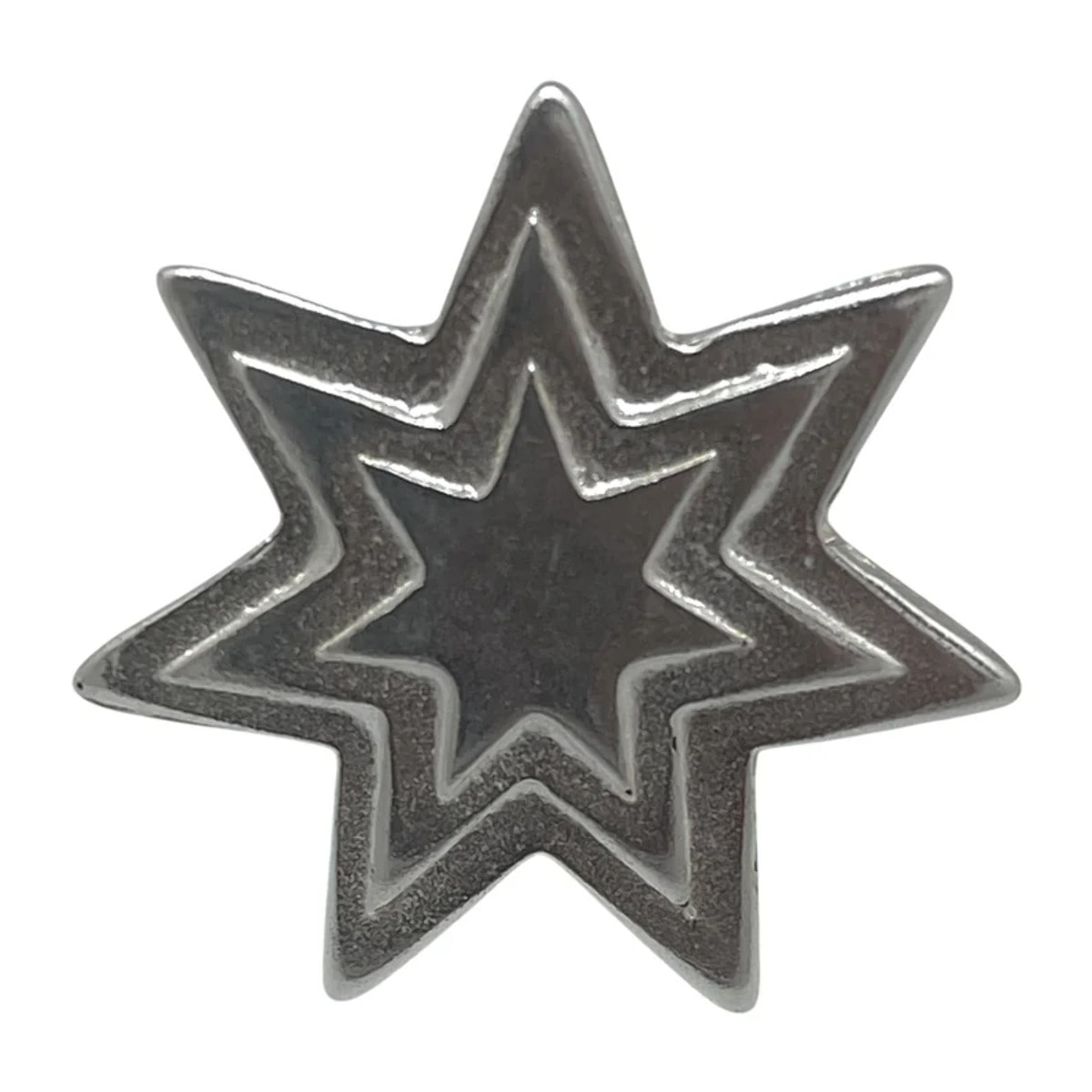 Anillo estrella relieve plata chapado 10µ latón. Diseño Gloria Mago
