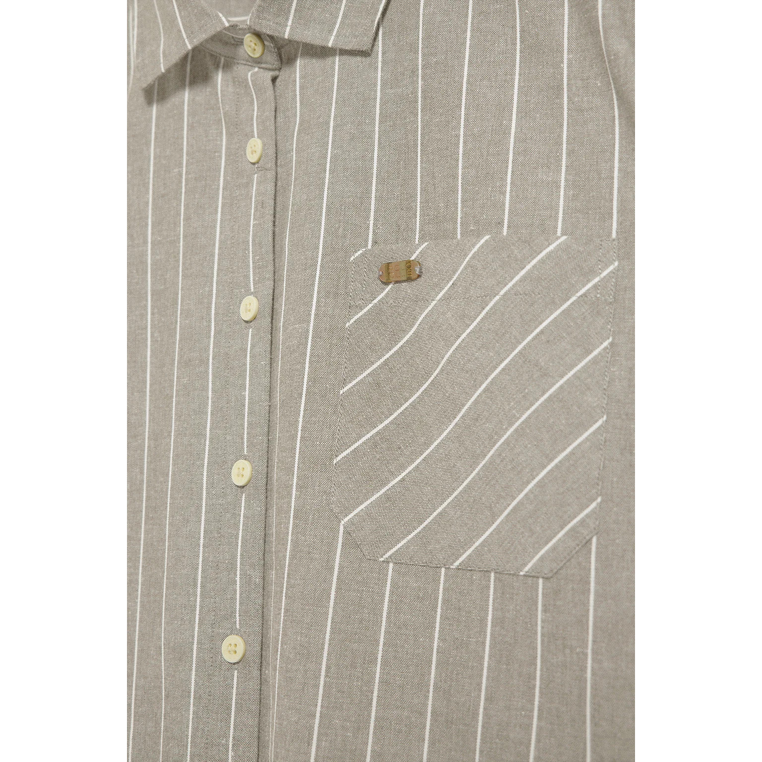 Camisa beige Scarlet a rayas loose fit con botón nacarado