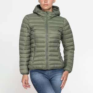 GIUBBOTTO RESISTENTE ALLA PIOGGIA CON IMBOTTITURA ULTRA LEGGERA. Vestibilità regolare.