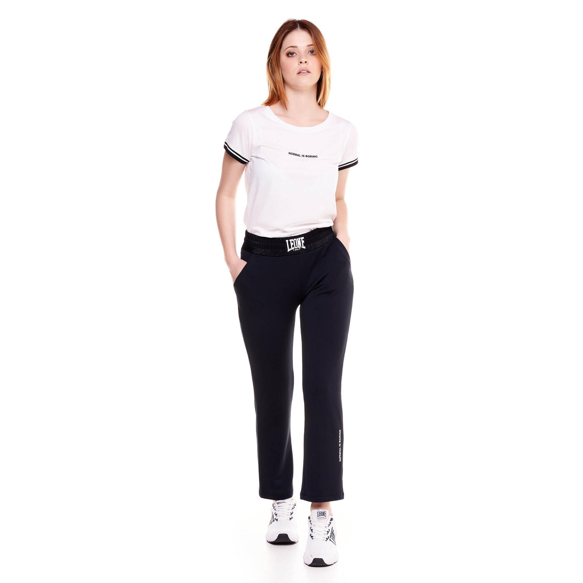 Pantalón de mujer blanco y negro.